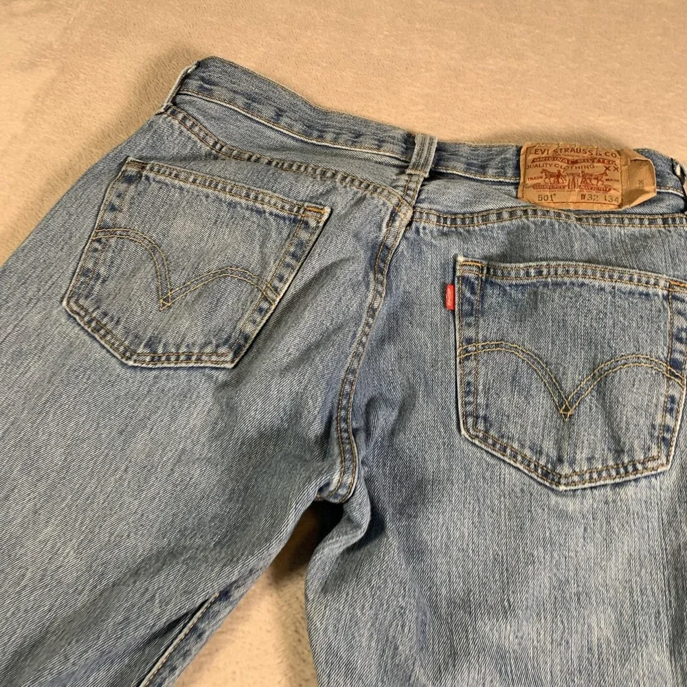 VTG Levis‎ 501 Jeans Mens 31x27 Blue Denim Straight Button Fly Light Wash Hemmed